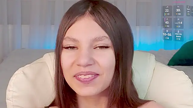 Little  Lunaa online show from December 18, 2025, 10:41 am