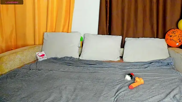 Eva purrr  online show from November 11, 2025, 11:49 am