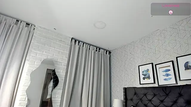 valentina  desire online show from March 28, 2026, 12:28 pm