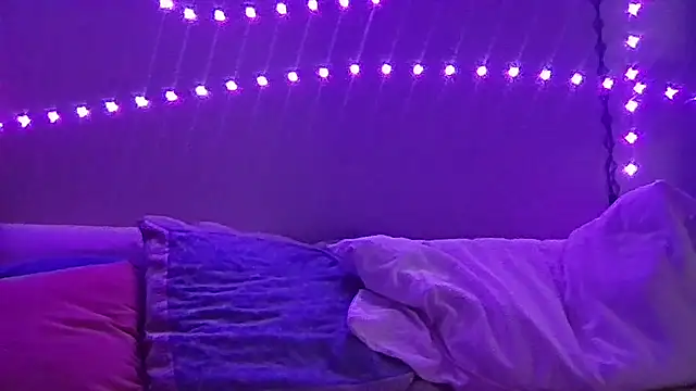 Snapshot of Redriddinghood8 chatting on November 16, 2025, 3:33 am Redriddinghood8 online show from November 16, 2025, 3:33 am