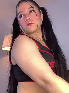 Snapshot of violettabond chatting on May 19, 2026, 12:45 pm violettabond online show from May 19, 2026, 12:45 pm