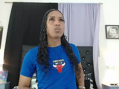 MiaCoock online show from November 7, 2025, 12:53 pm