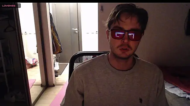 Snapshot of lucky_swimmer chatting on December 3, 2025, 5:45 pm lucky swimmer online show from December 3, 2025, 5:45 pm