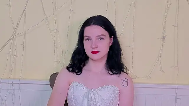 LatinaHuguenin online show from November 16, 2025, 7:24 am