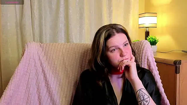 LatinaHuguenin online show from April 9, 2026, 9:32 pm