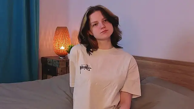 LatinaHuguenin online show from April 5, 2026, 9:10 pm