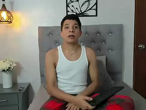 LucaDave 1 online show from November 6, 2025, 7:29 pm