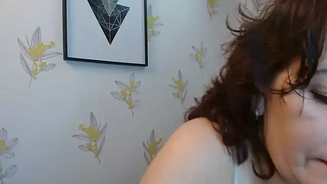 Snapshot of Rosalie_Durand chatting on May 4, 2026, 7:39 pm Rosalie Durand online show from May 4, 2026, 7:39 pm