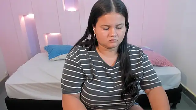 Snapshot of SaraVixen8 chatting on December 20, 2025, 11:07 pm SaraVixen8 online show from December 20, 2025, 11:07 pm