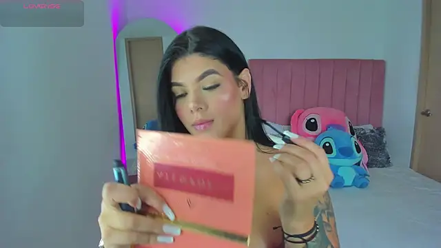 Janettcruz online show from April 6, 2026, 8:43 pm