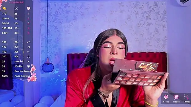 camii raux online show from February 16, 2026, 8:40 pm