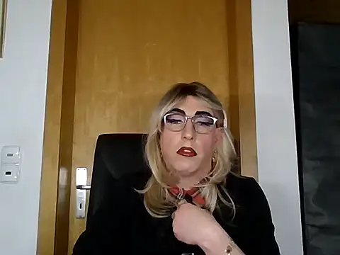 Snapshot of AgnesCross39 chatting on December 16, 2025, 5:44 am AgnesCross39 online show from December 16, 2025, 5:44 am