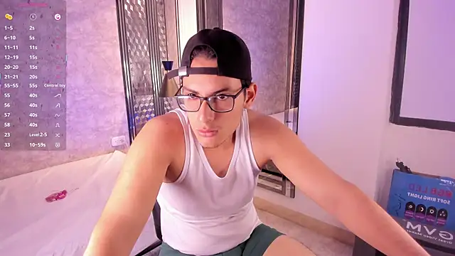 TheoHart  online show from November 6, 2025, 2:21 pm