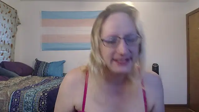 Savanah Banana  online show from May 31, 2026, 10:32 am