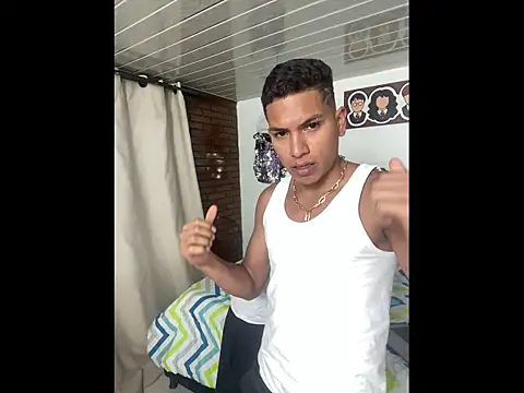 Snapshot of Mike_and_Rayan chatting on November 9, 2025, 2:37 am Mike and Rayan online show from November 9, 2025, 2:37 am