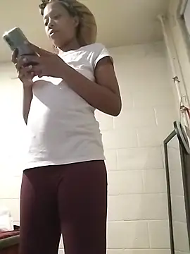 Snapshot of SITHANDRAH chatting on April 8, 2026, 5:42 am SITHANDRAH online show from April 8, 2026, 5:42 am