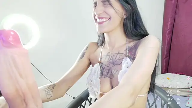 Snapshot of Petitedr3ams_ chatting on March 31, 2026, 2:02 am Petitedr3ams online show from March 31, 2026, 2:02 am