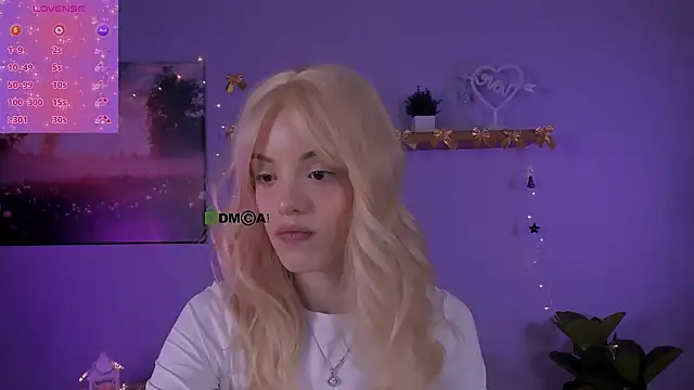 Snapshot of mia_starrr_ chatting on December 19, 2025, 8:00 pm mia starrr online show from December 19, 2025, 8:00 pm