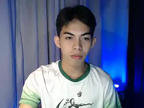 Snapshot of Urhotsilverboy chatting on March 3, 2026, 2:46 pm Urhotsilverboy online show from March 3, 2026, 2:46 pm