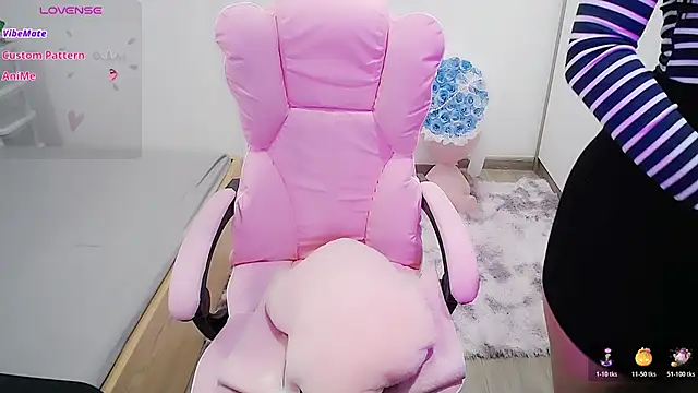 Snapshot of Fox_2k7 chatting on November 15, 2025, 12:53 pm Fox 2k7 online show from November 15, 2025, 12:53 pm