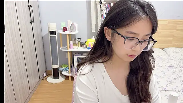 Hmm 0303 online show from February 22, 2026, 6:42 pm