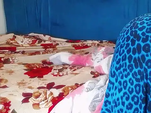 Snapshot of Currveybabyxxx chatting on November 10, 2025, 9:25 am Currveybabyxxx online show from November 10, 2025, 9:25 am