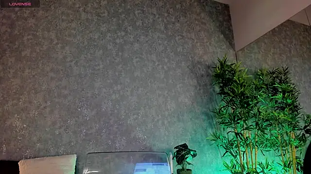 Snapshot of MiaHartx chatting on December 17, 2025, 7:35 am MiaHartx online show from December 17, 2025, 7:35 am