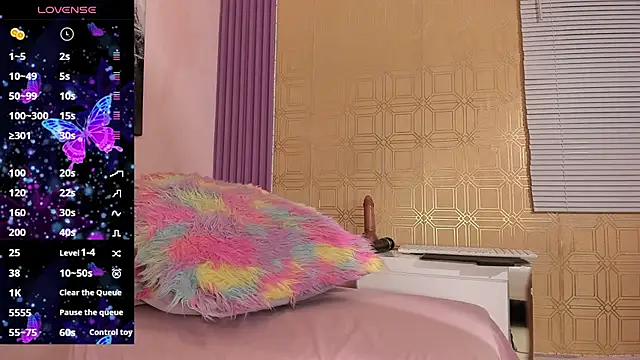 Snapshot of valen_gill chatting on November 20, 2025, 12:17 pm valen gill online show from November 20, 2025, 12:17 pm