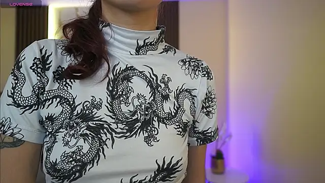 Snapshot of TessaaFox chatting on December 18, 2025, 12:09 pm TessaaFox online show from December 18, 2025, 12:09 pm