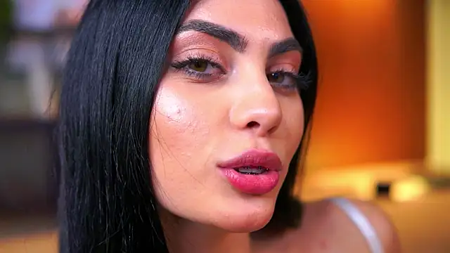 RavennaDArcy online show from December 20, 2025, 7:17 pm