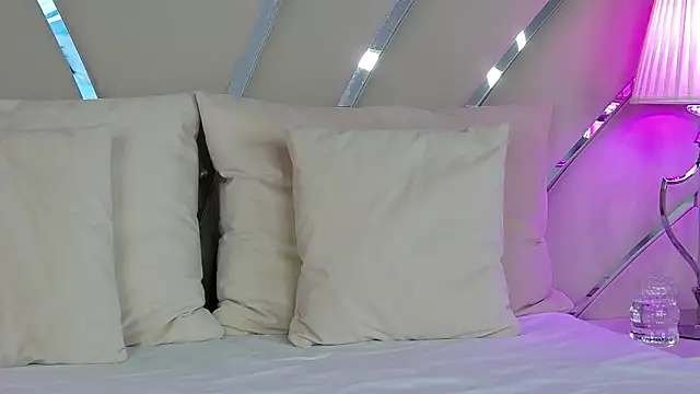 Snapshot of IvyNox chatting on March 7, 2026, 7:19 pm IvyNox online show from March 7, 2026, 7:19 pm