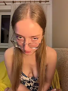 Snapshot of EveLunny chatting on January 7, 2026, 3:11 am EveLunny online show from January 7, 2026, 3:11 am