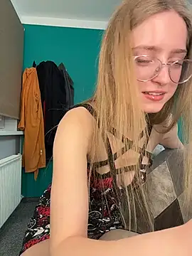 Snapshot of EveLunny chatting on January 17, 2026, 2:04 am EveLunny online show from January 17, 2026, 2:04 am