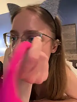 EveLunny online show from April 15, 2026, 2:17 am