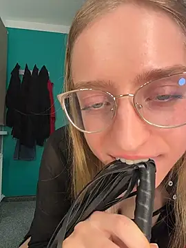 Snapshot of EveLunny chatting on November 19, 2025, 1:27 am EveLunny online show from November 19, 2025, 1:27 am