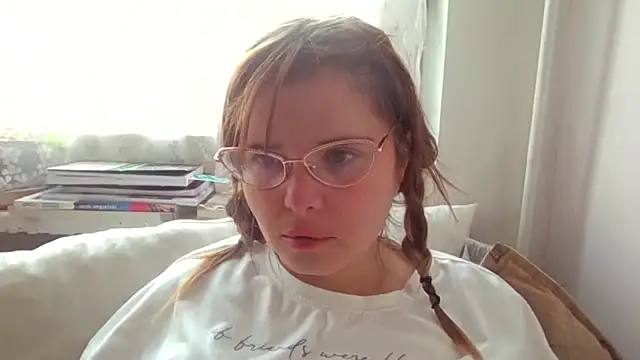 Snapshot of HornyElena chatting on December 16, 2025, 11:47 am HornyElena online show from December 16, 2025, 11:47 am