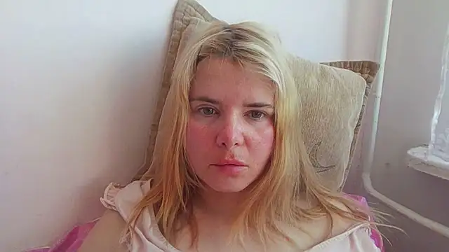 HornyElena online show from April 17, 2026, 10:18 am