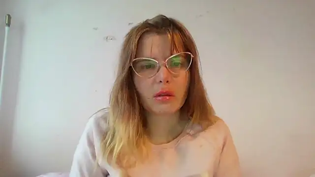 HornyElena online show from November 25, 2025, 2:06 pm