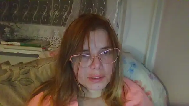 Snapshot of HornyElena chatting on December 5, 2025, 8:50 pm HornyElena online show from December 5, 2025, 8:50 pm