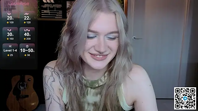 Snapshot of eshleeygreen chatting on June 2, 2026, 10:21 pm eshleeygreen online show from June 2, 2026, 10:21 pm
