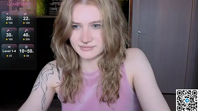 Snapshot of eshleeygreen chatting on May 9, 2026, 9:40 pm eshleeygreen online show from May 9, 2026, 9:40 pm