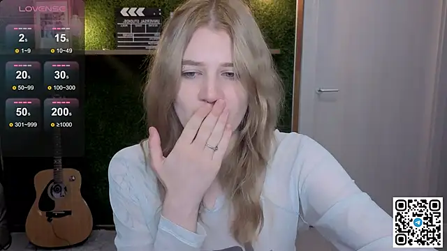 Snapshot of eshleeygreen chatting on May 22, 2026, 10:30 pm eshleeygreen online show from May 22, 2026, 10:30 pm