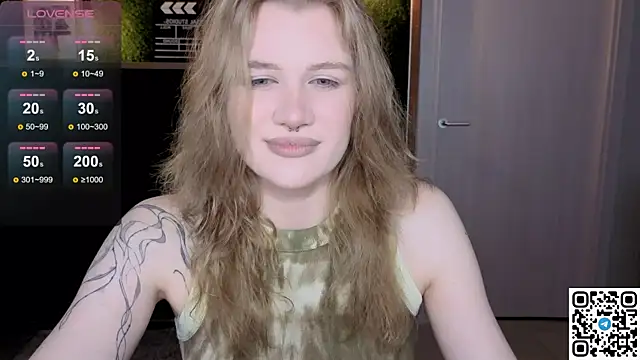 Snapshot of eshleeygreen chatting on May 14, 2026, 9:34 pm eshleeygreen online show from May 14, 2026, 9:34 pm