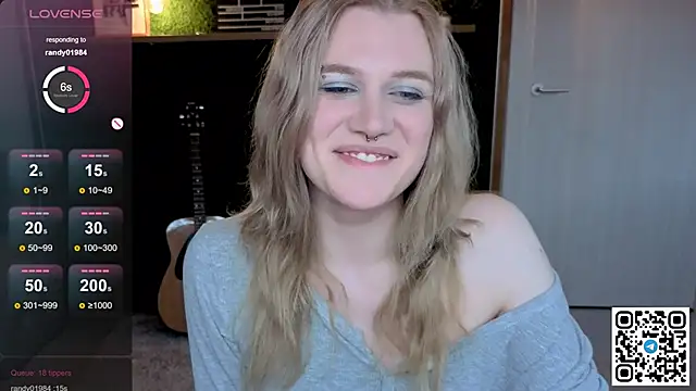 Snapshot of eshleeygreen chatting on May 29, 2026, 8:37 pm eshleeygreen online show from May 29, 2026, 8:37 pm