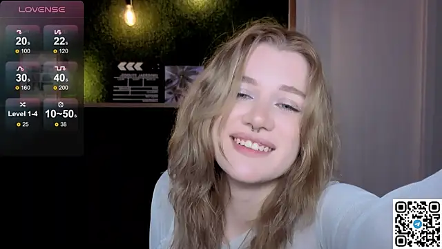 Snapshot of eshleeygreen chatting on May 15, 2026, 8:40 pm eshleeygreen online show from May 15, 2026, 8:40 pm