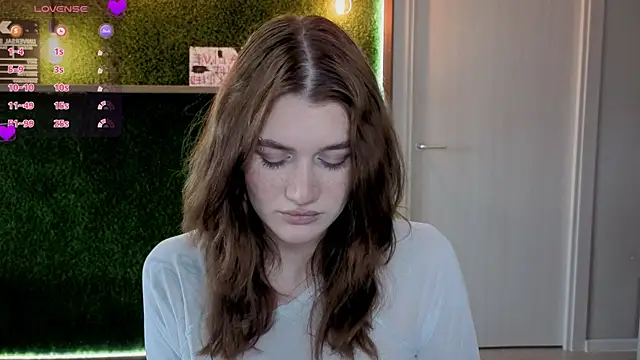 Snapshot of eshleeygreen chatting on April 11, 2026, 2:21 pm eshleeygreen online show from April 11, 2026, 2:21 pm