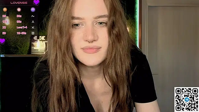 Snapshot of eshleeygreen chatting on April 14, 2026, 6:46 pm eshleeygreen online show from April 14, 2026, 6:46 pm