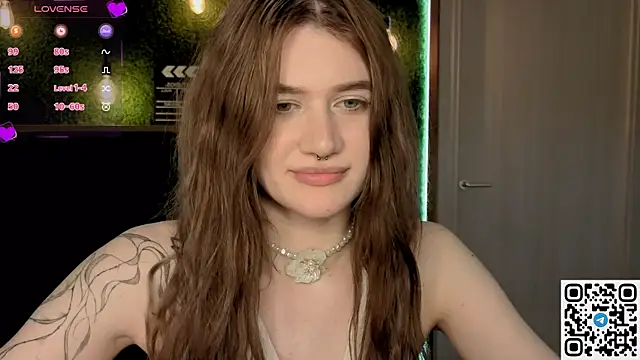 Snapshot of eshleeygreen chatting on April 15, 2026, 7:29 pm eshleeygreen online show from April 15, 2026, 7:29 pm