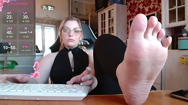 dominyantrix online show from November 15, 2025, 10:52 am