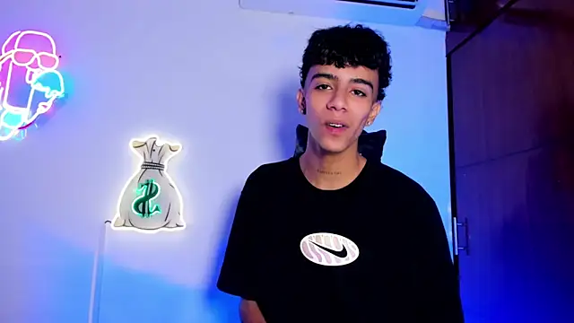 Snapshot of Quetzal_coatl_ chatting on November 7, 2025, 8:35 pm Quetzal coatl online show from November 7, 2025, 8:35 pm